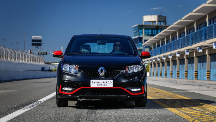  Renault Sandero R.S. 2.0 Racing Spirit 2017 года  (фото 19 из 30)